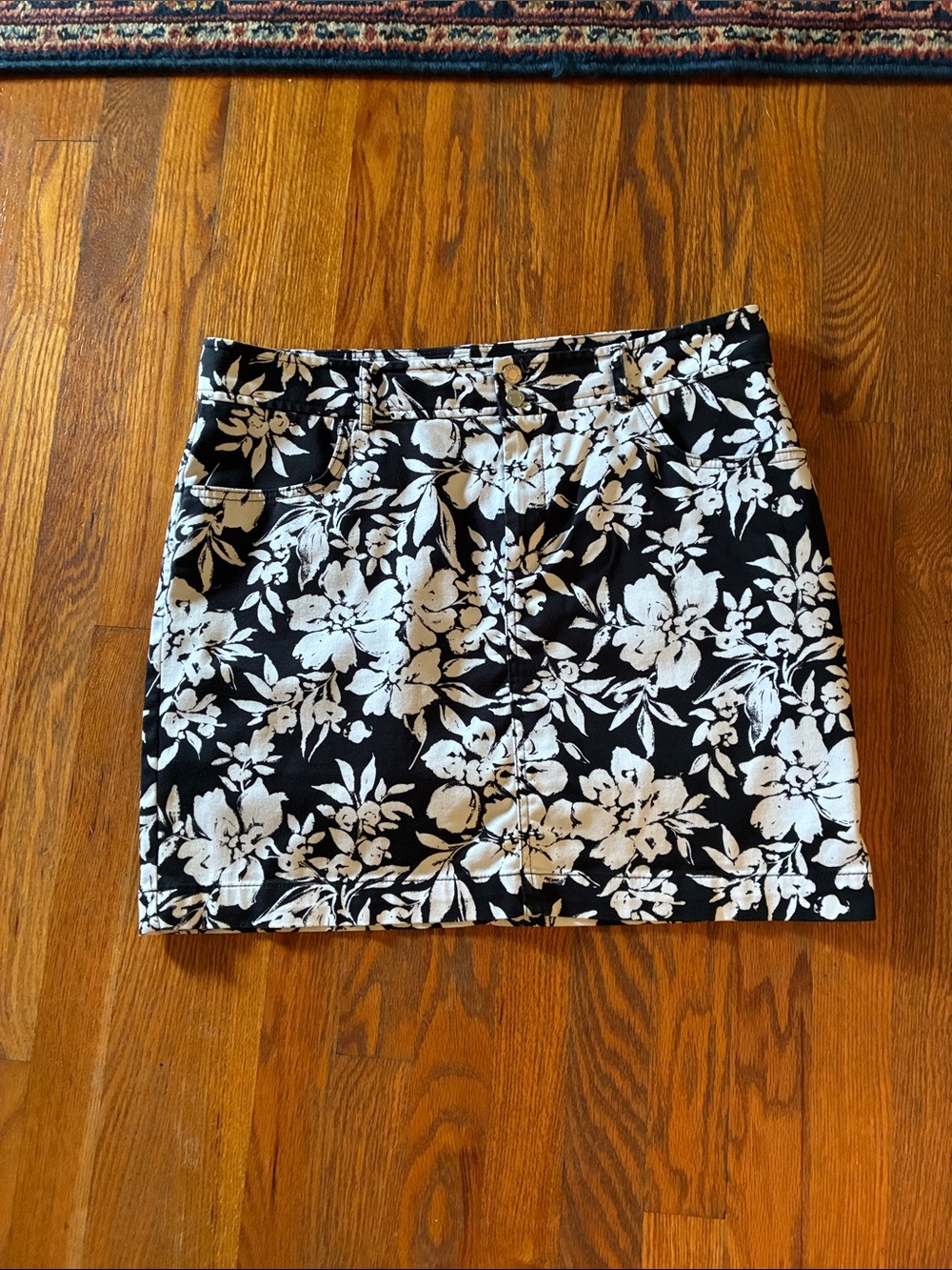 Chaps Black and White Floral Mini Skirt